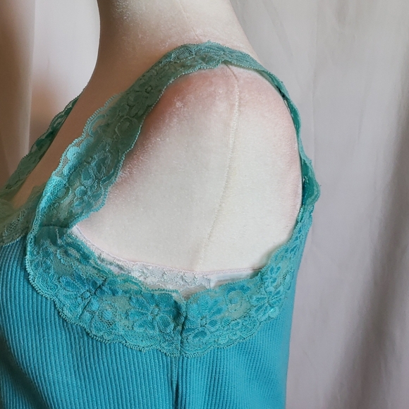 3 for $12 In Demand lace trimmed tank - Picture 4 of 5